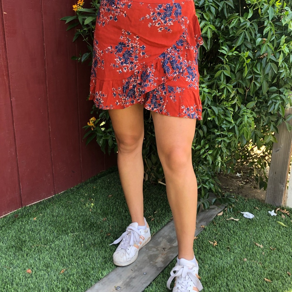 Floral skirt with ruffle detail